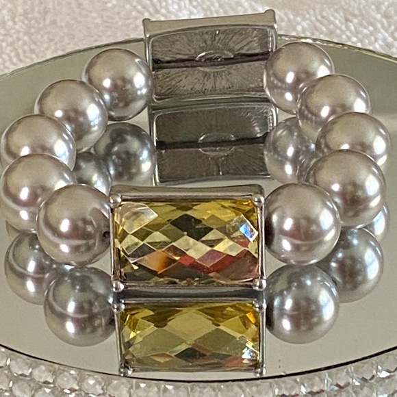 Lia Sophia Statement Stretch Bracelet – Faceted Citrine‑Look Stone & Faux Pearls - Picture 3 of 9